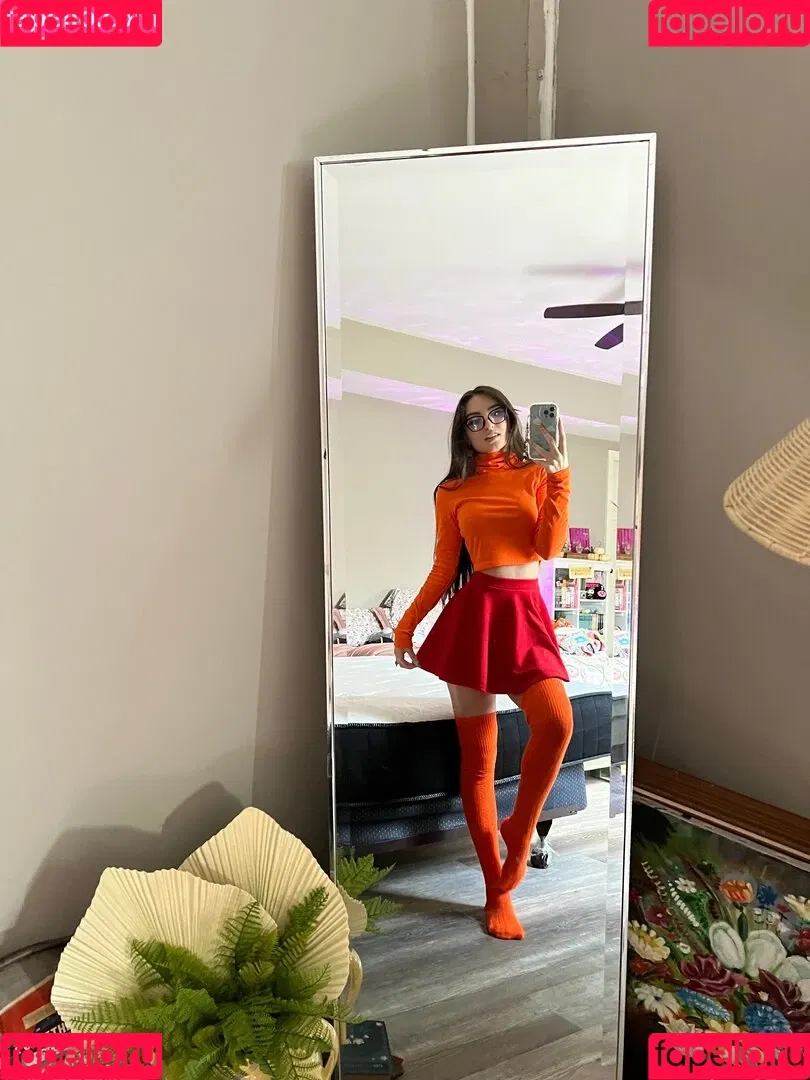 Beebee ASMR Onlyfans Photo Gallery 