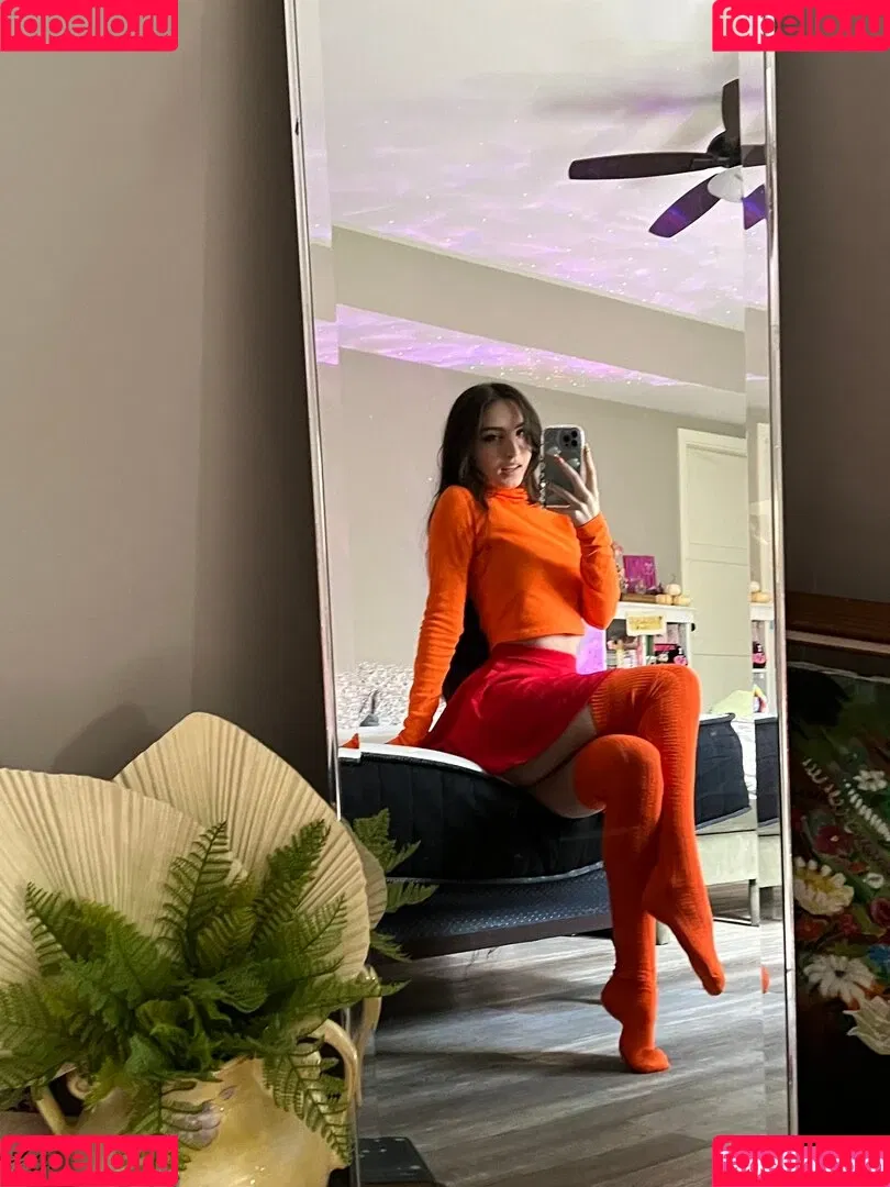 Beebee ASMR Onlyfans Photo Gallery 