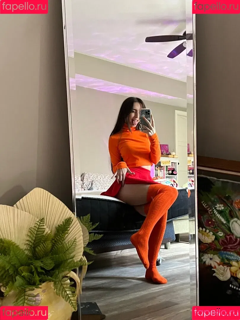 Beebee ASMR Onlyfans Photo Gallery 