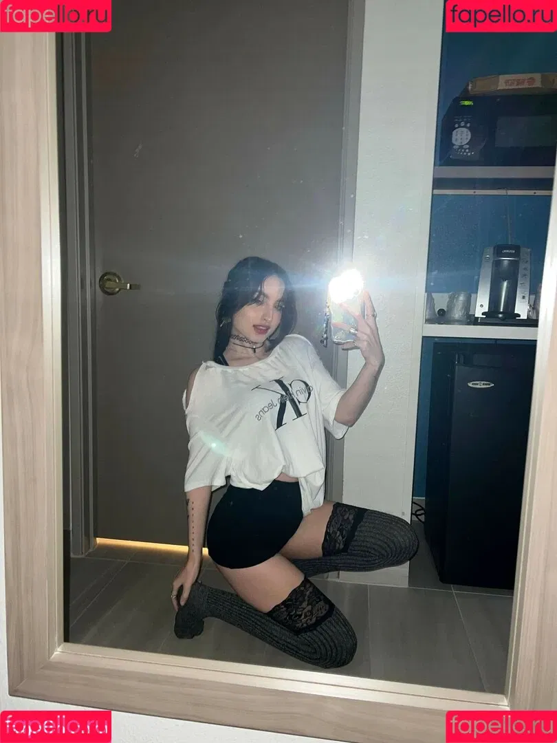 Beebee ASMR Onlyfans Photo Gallery 