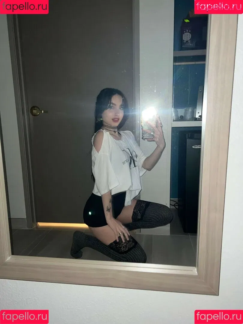 Beebee ASMR Onlyfans Photo Gallery 