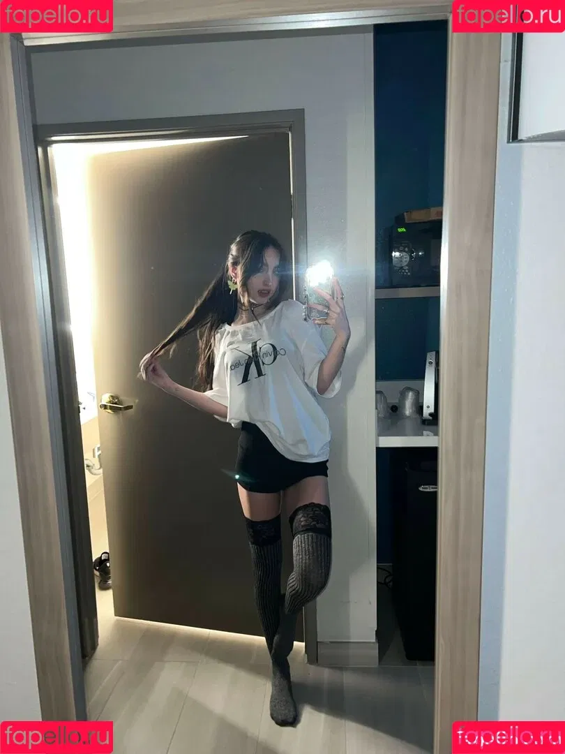 Beebee ASMR Onlyfans Photo Gallery 