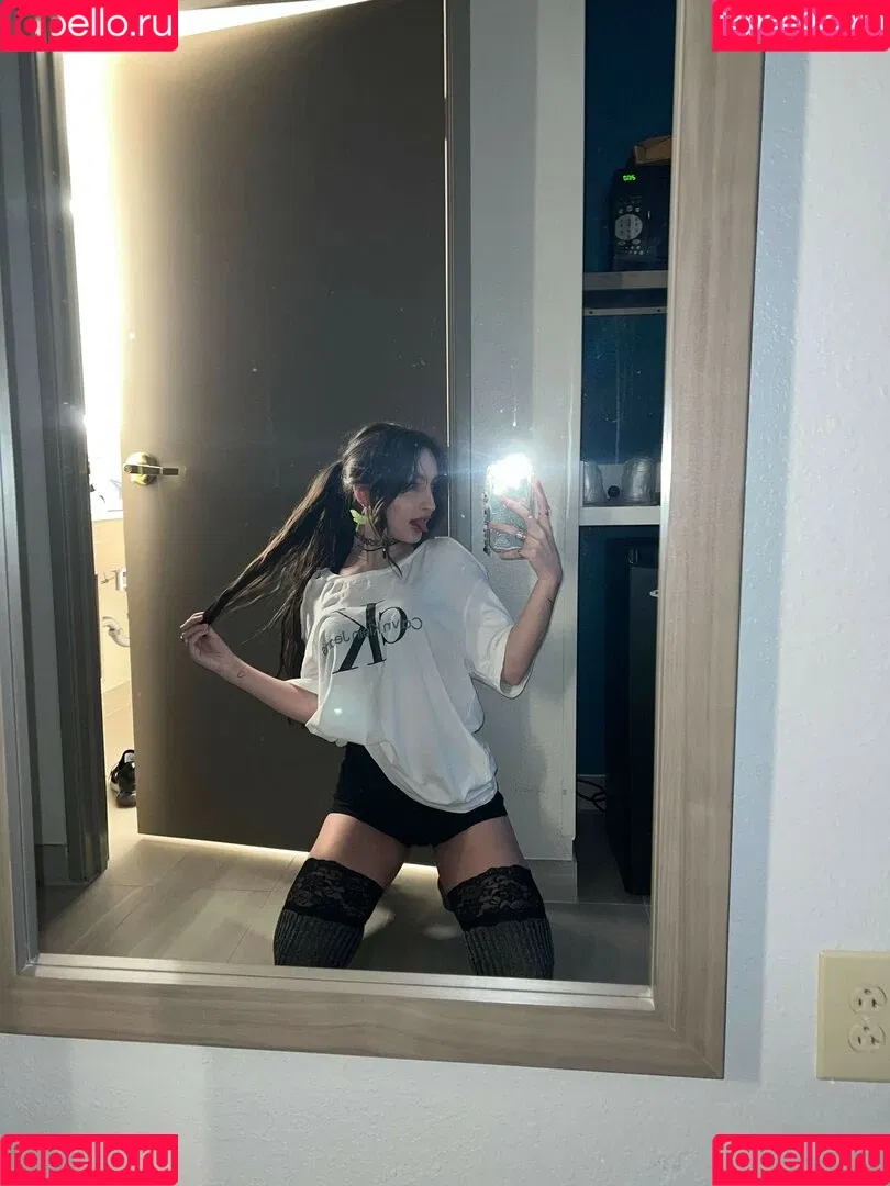 Beebee ASMR Onlyfans Photo Gallery 