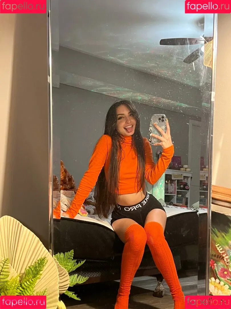 Beebee ASMR Onlyfans Photo Gallery 