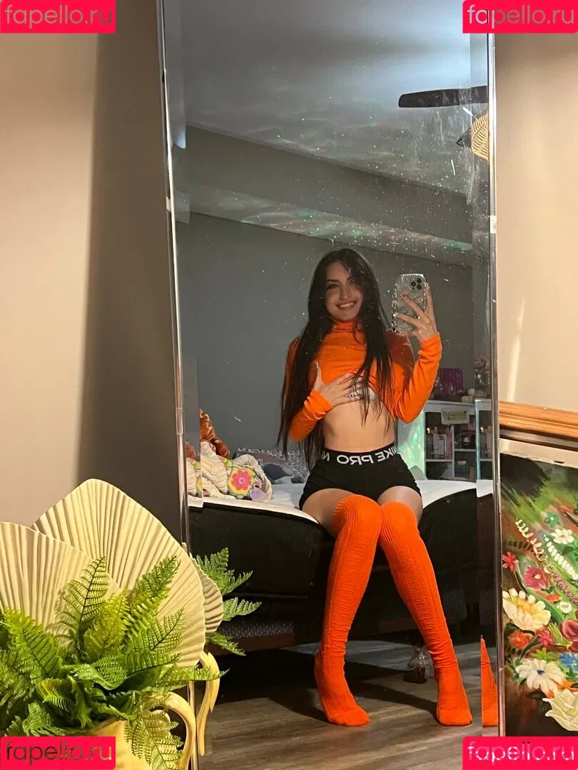 Beebee ASMR Onlyfans Photo Gallery 
