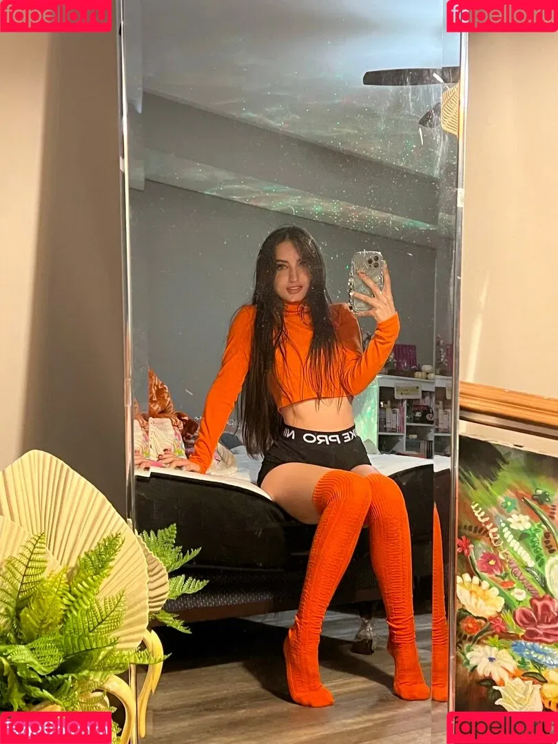 Beebee ASMR Onlyfans Photo Gallery 