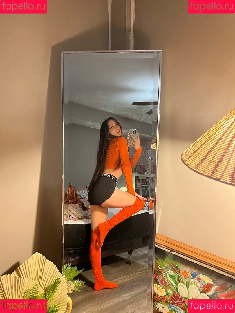 Beebee ASMR Onlyfans Photo Gallery 