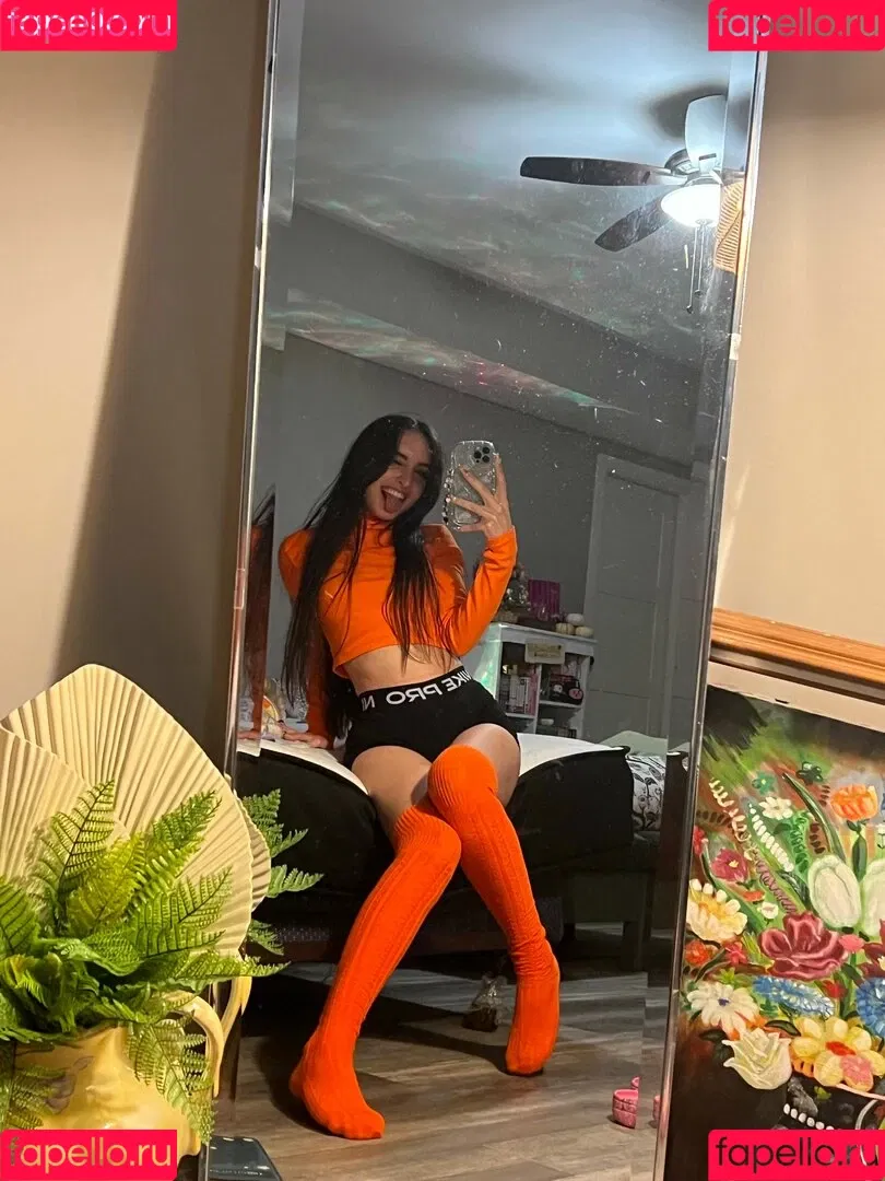 Beebee ASMR Onlyfans Photo Gallery 