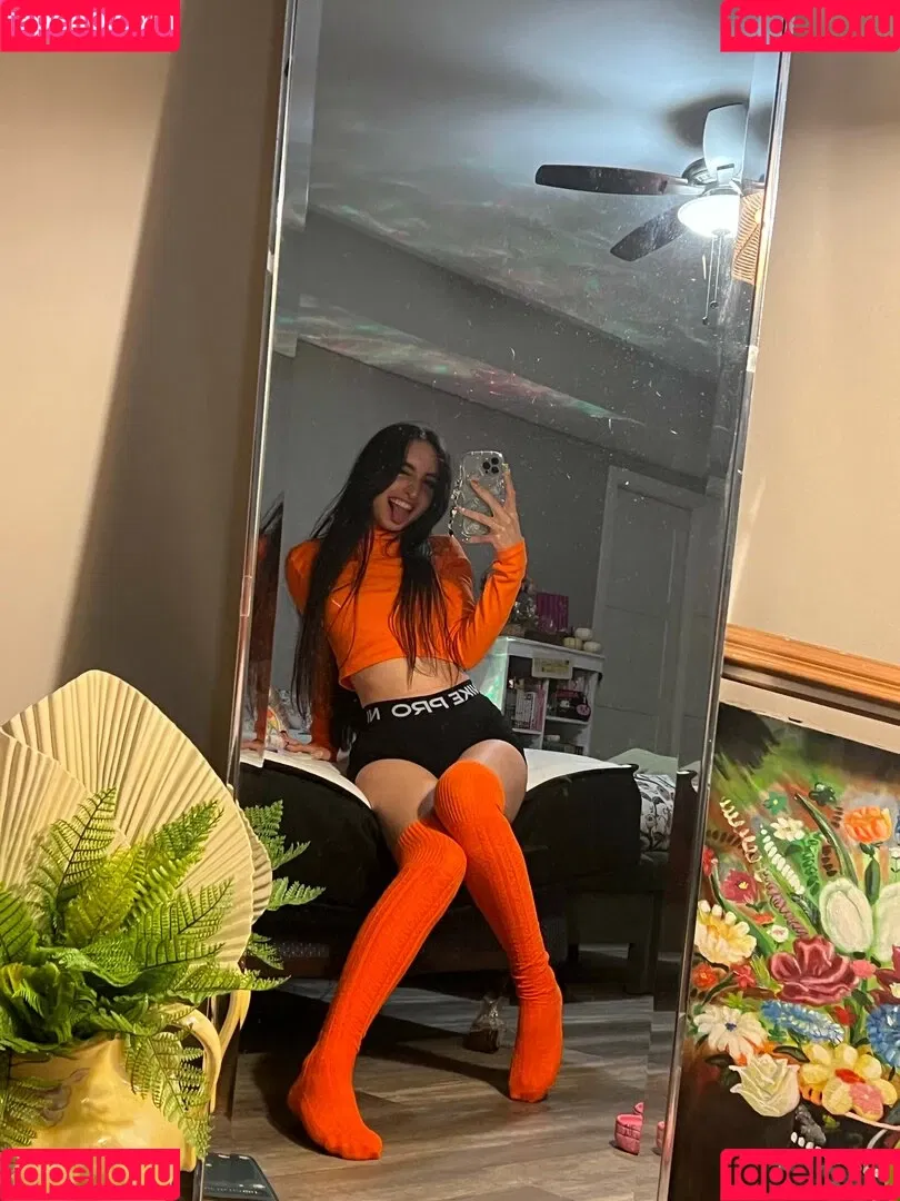 Beebee ASMR Onlyfans Photo Gallery 