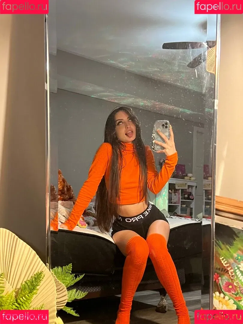 Beebee ASMR Onlyfans Photo Gallery 