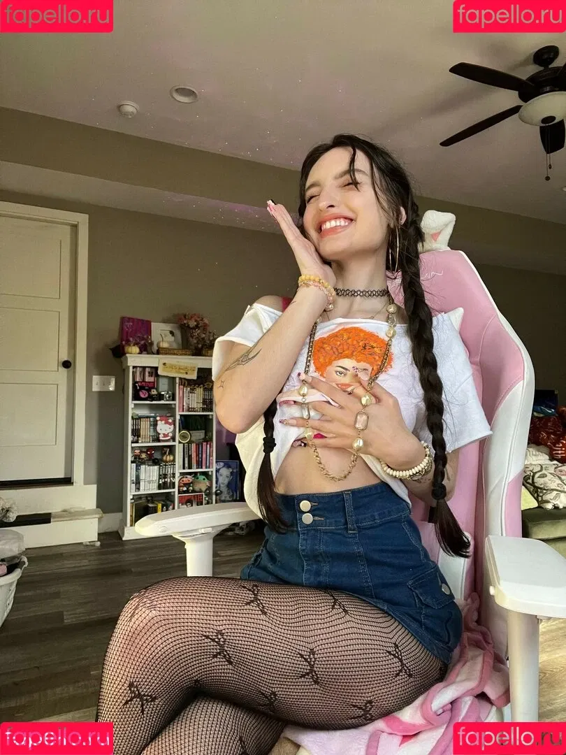 Beebee ASMR Onlyfans Photo Gallery 