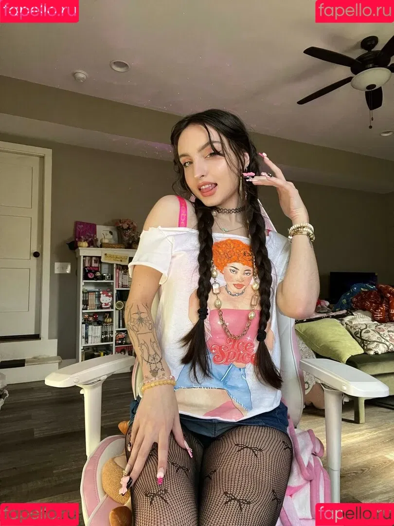 Beebee ASMR Onlyfans Photo Gallery 