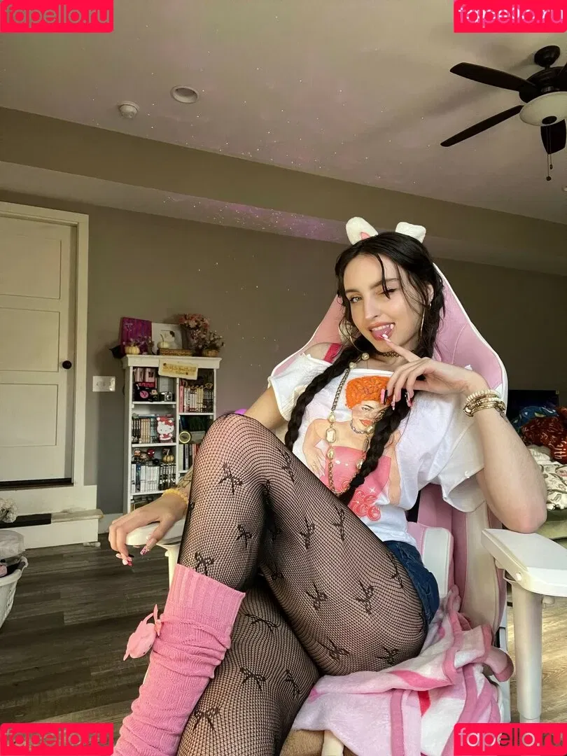 Beebee ASMR Onlyfans Photo Gallery 