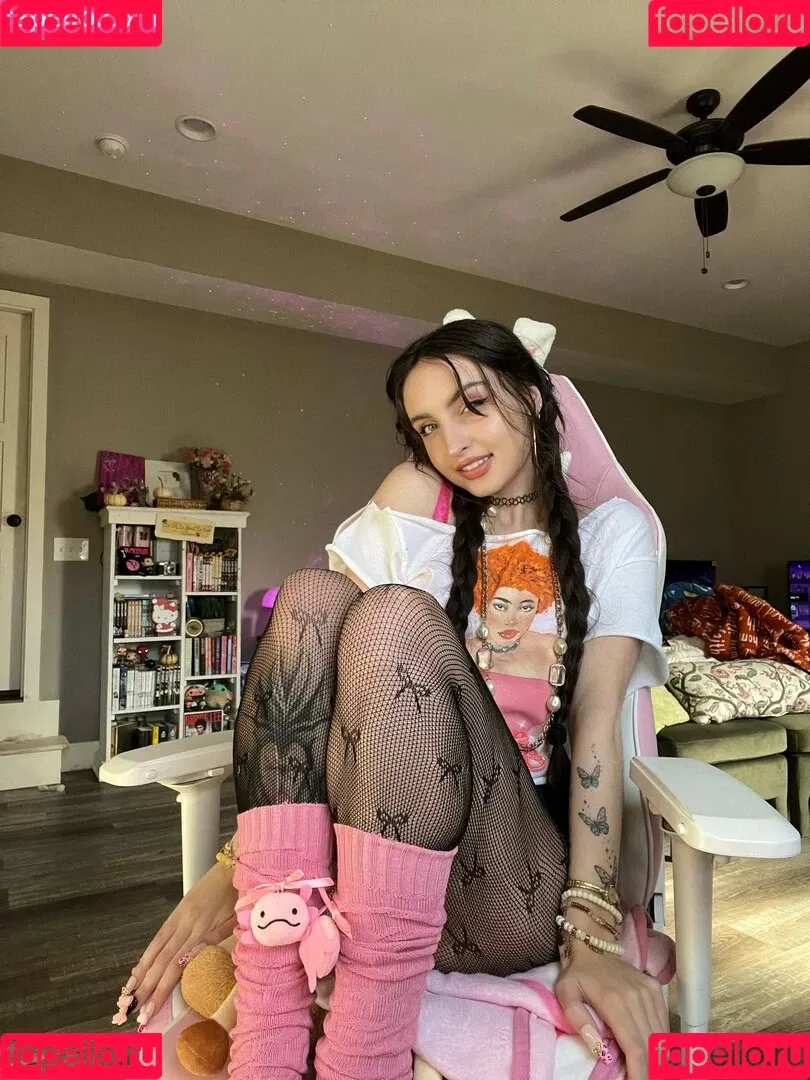 Beebee ASMR Onlyfans Photo Gallery 