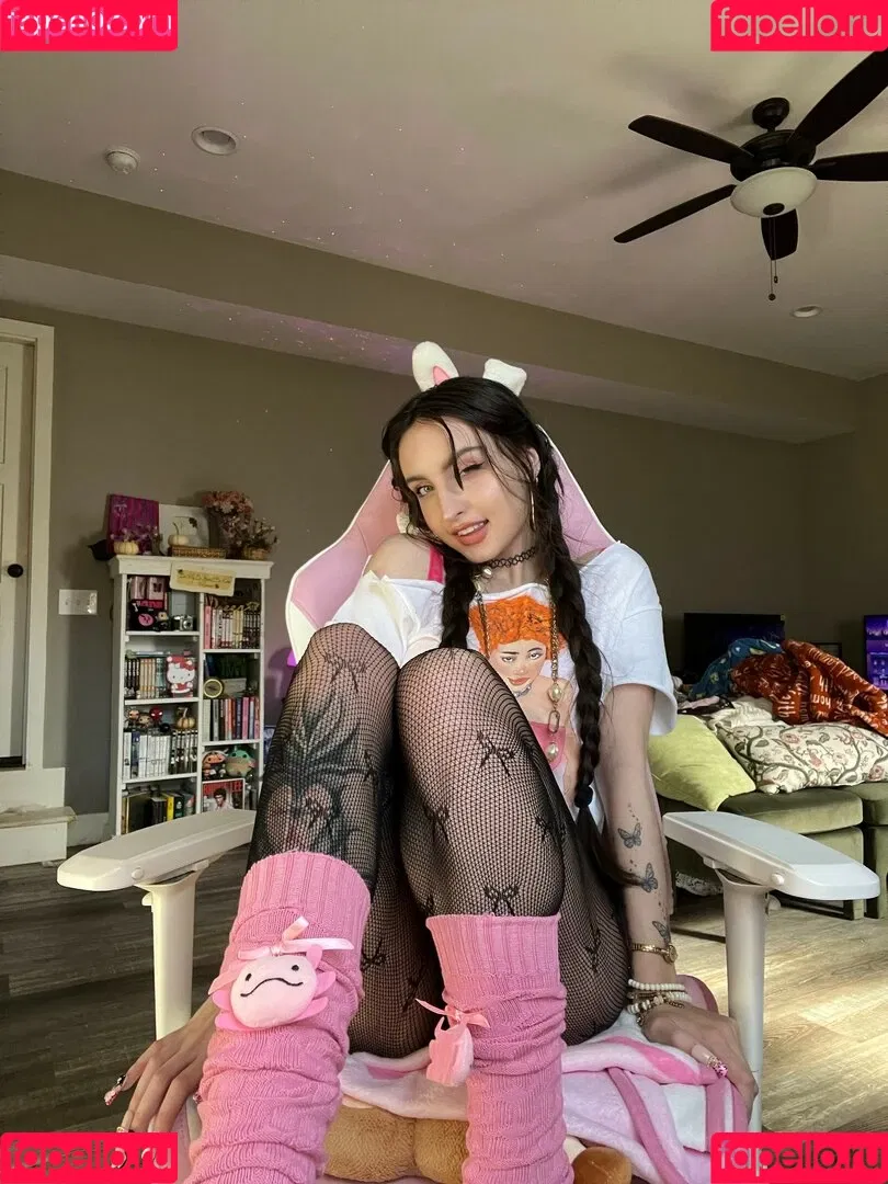 Beebee ASMR Onlyfans Photo Gallery 