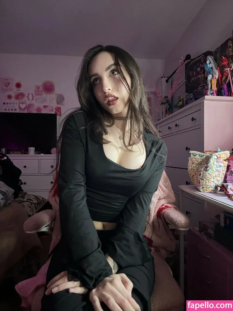 Beebee ASMR Onlyfans Photo Gallery 