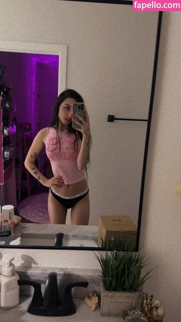 Beebee ASMR Onlyfans Photo Gallery 