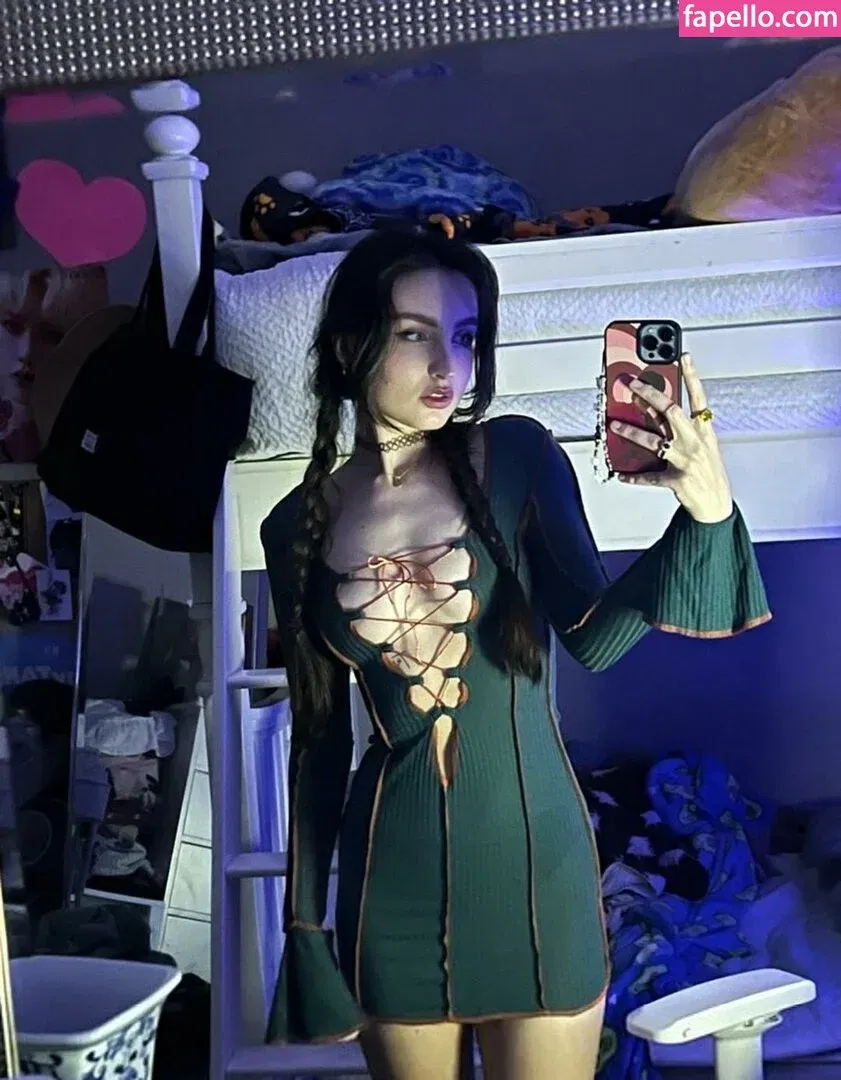 Beebee ASMR Onlyfans Photo Gallery 