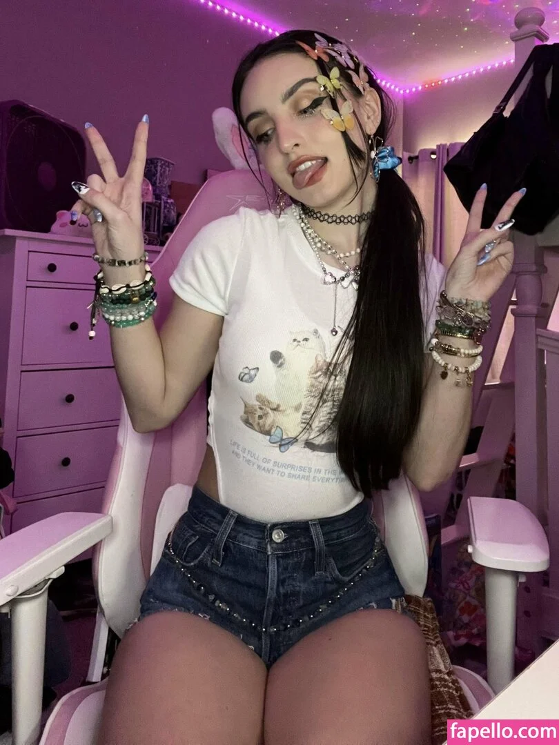 Beebee ASMR Onlyfans Photo Gallery 