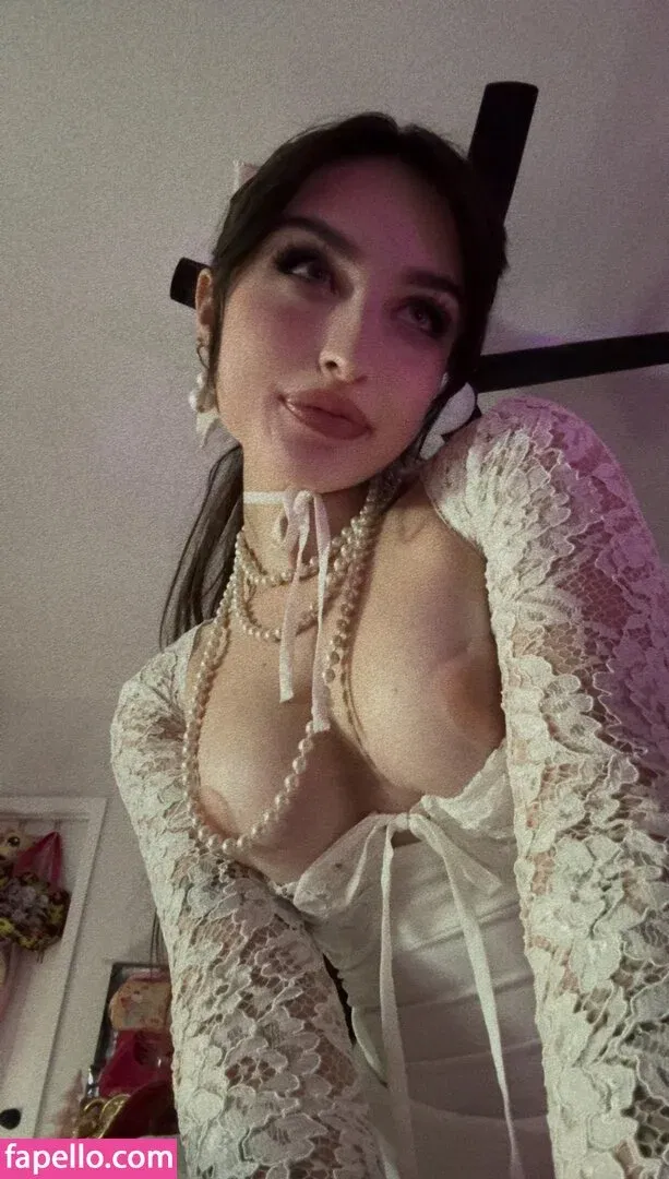 Beebee ASMR Onlyfans Photo Gallery 