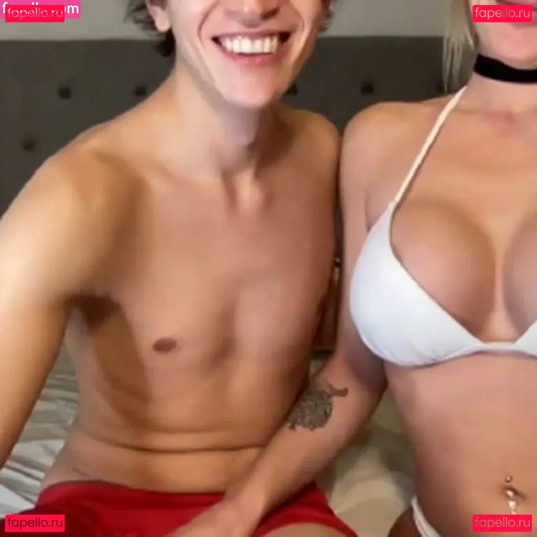 benandmia Onlyfans Photo Gallery 