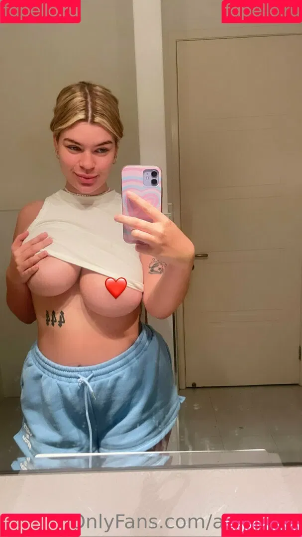 Phoebewillow Onlyfans Photo Gallery 