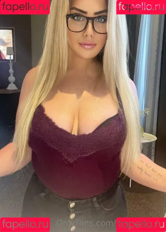 kellymilana Onlyfans Photo Gallery 