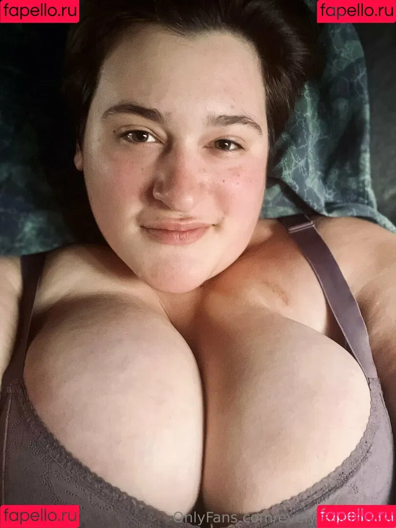evelynmusefree Onlyfans Photo Gallery 