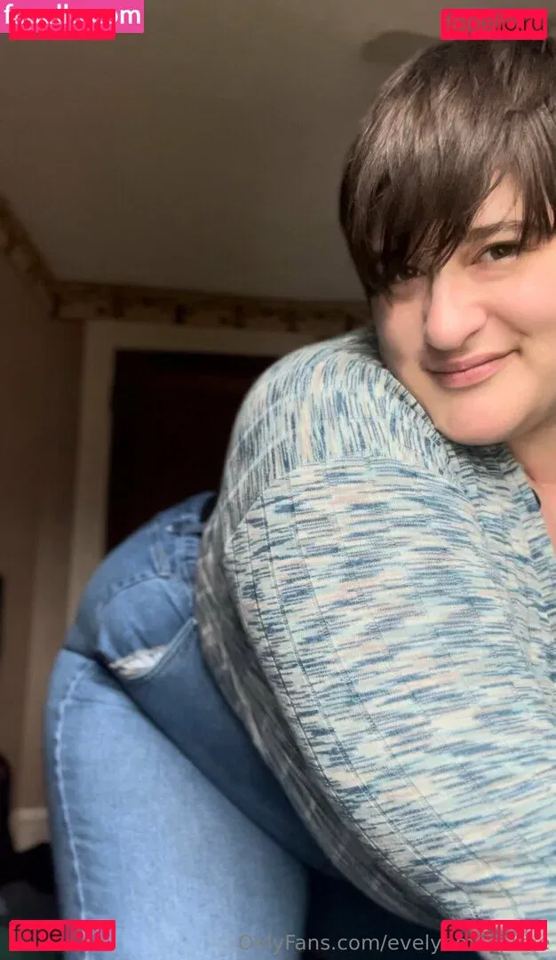 evelynmusefree Onlyfans Photo Gallery 