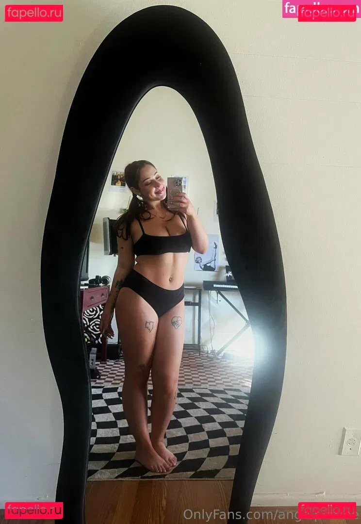 angelpiefree Onlyfans Photo Gallery 
