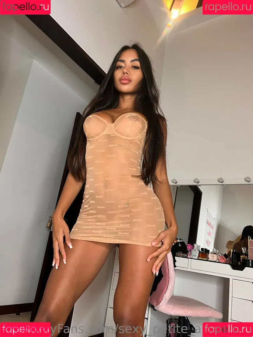 sexy_petite_asian_girl Onlyfans Photo Gallery 