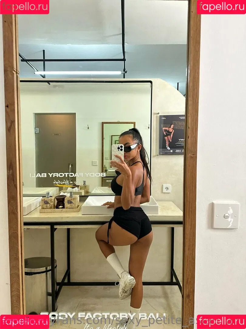 sexy_petite_asian_girl Onlyfans Photo Gallery 