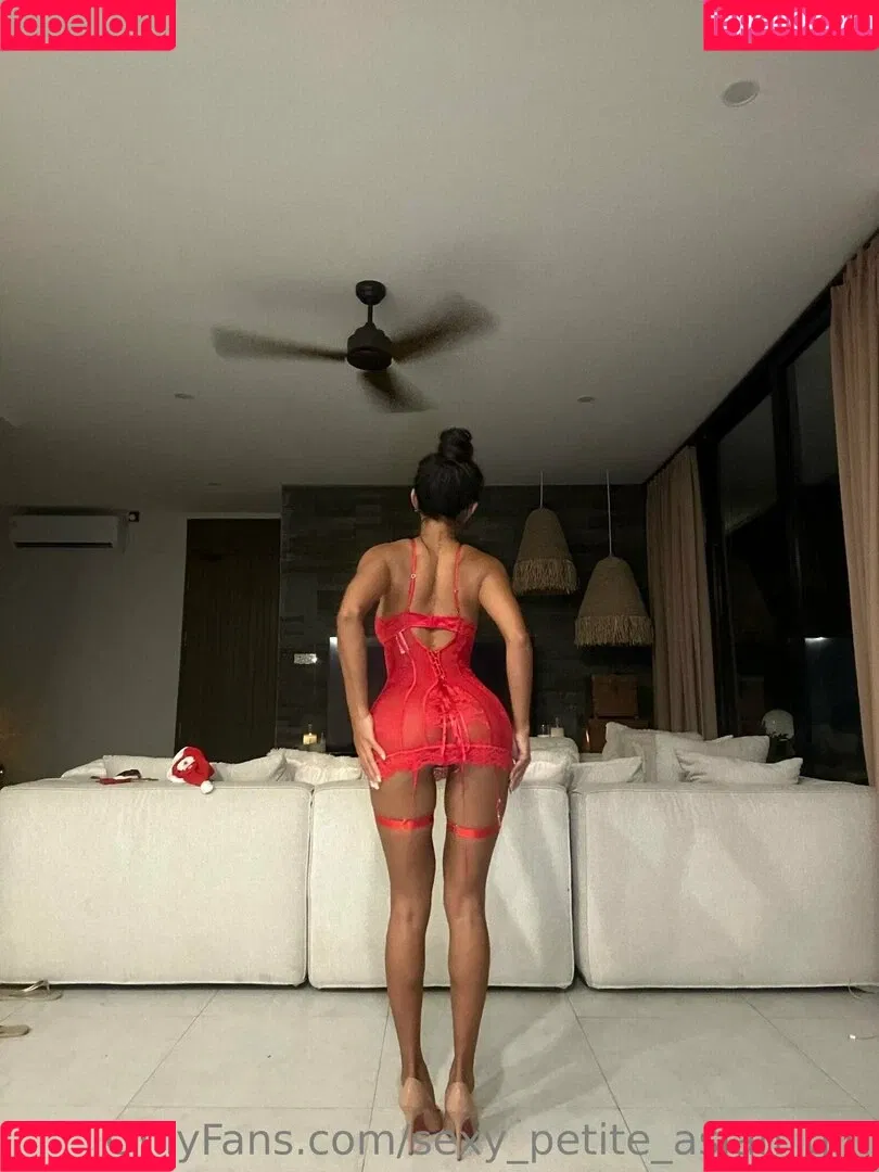 sexy_petite_asian_girl Onlyfans Photo Gallery 