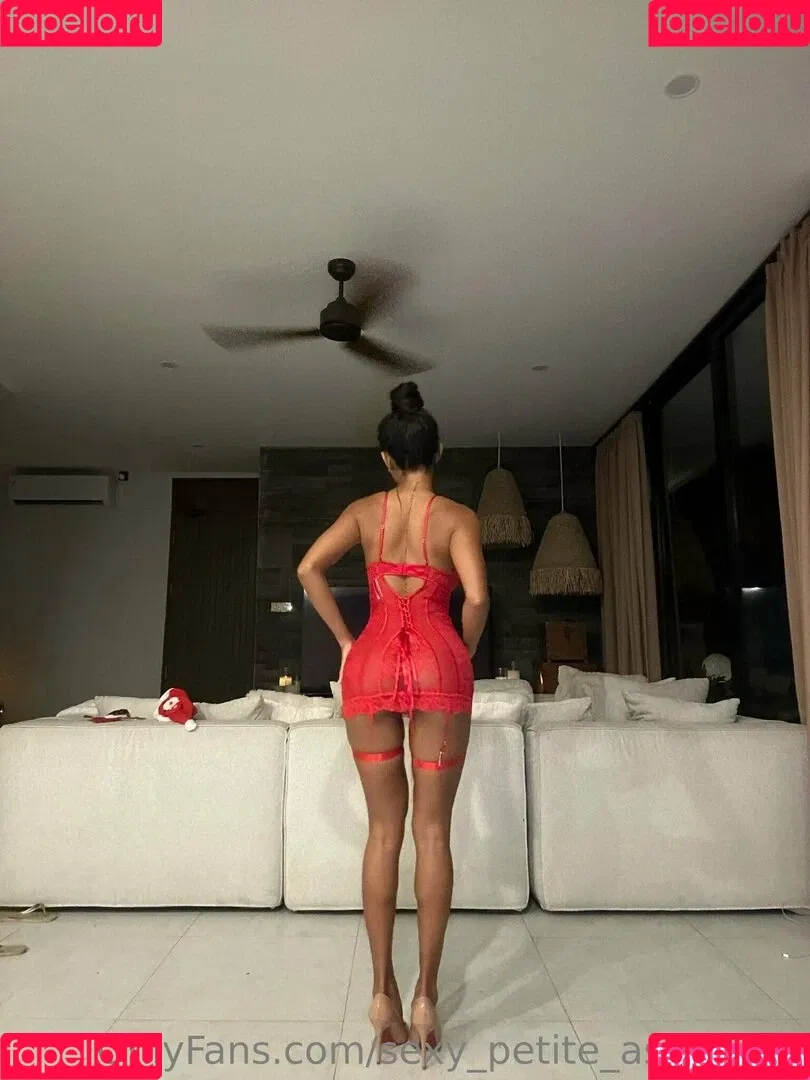sexy_petite_asian_girl Onlyfans Photo Gallery 
