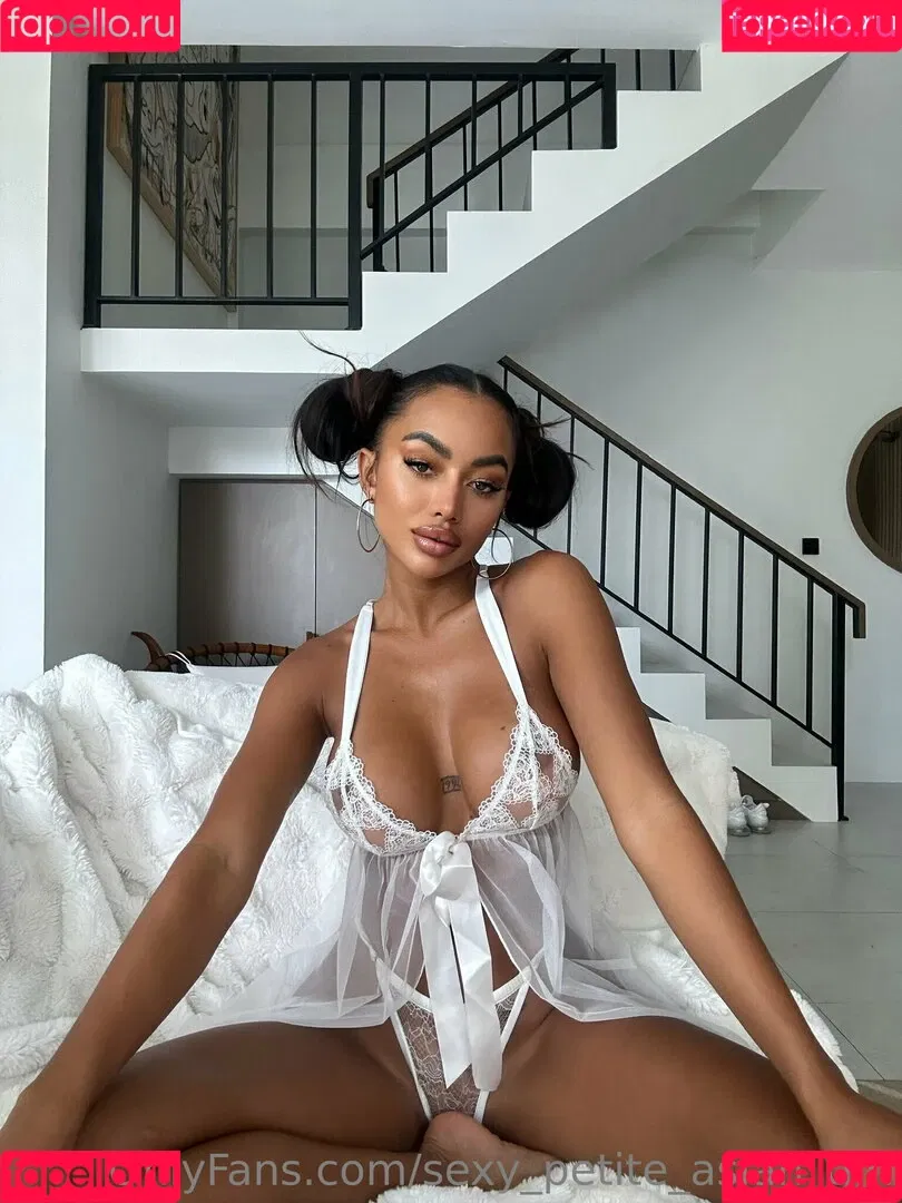 sexy_petite_asian_girl Onlyfans Photo Gallery 