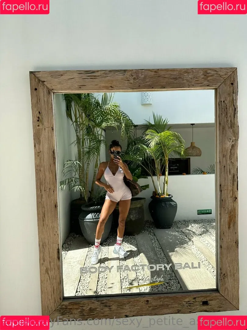 sexy_petite_asian_girl Onlyfans Photo Gallery 