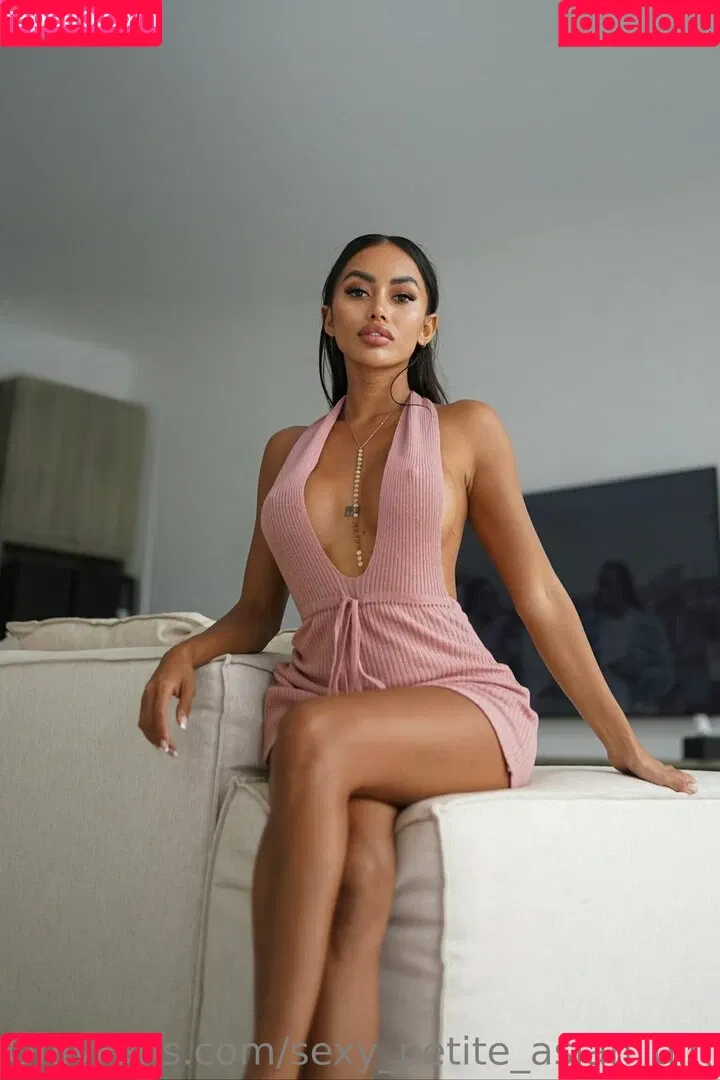 sexy_petite_asian_girl Onlyfans Photo Gallery 