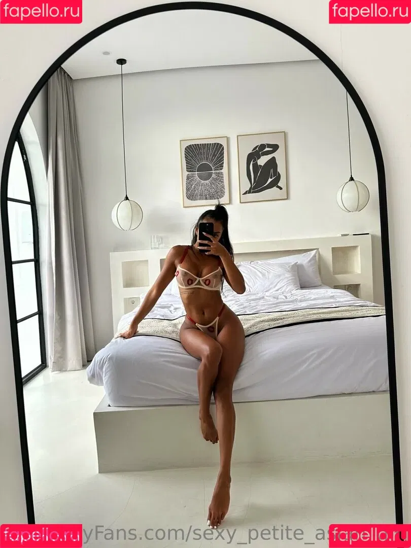 sexy_petite_asian_girl Onlyfans Photo Gallery 
