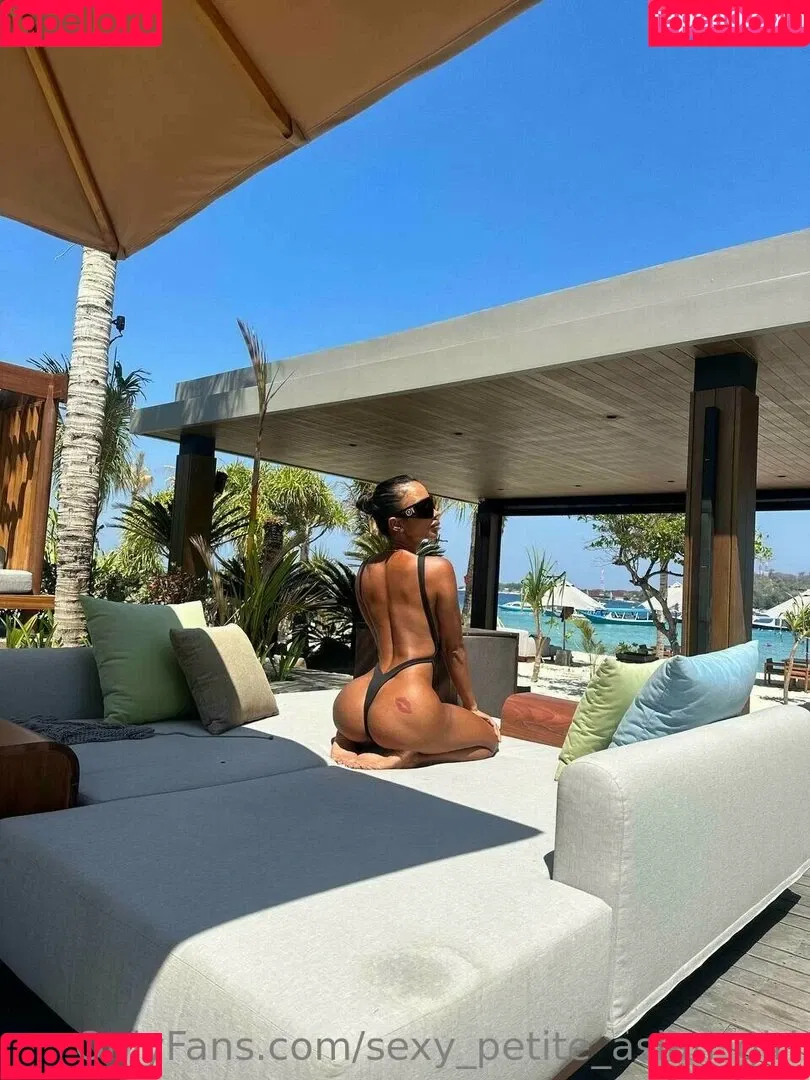 sexy_petite_asian_girl Onlyfans Photo Gallery 