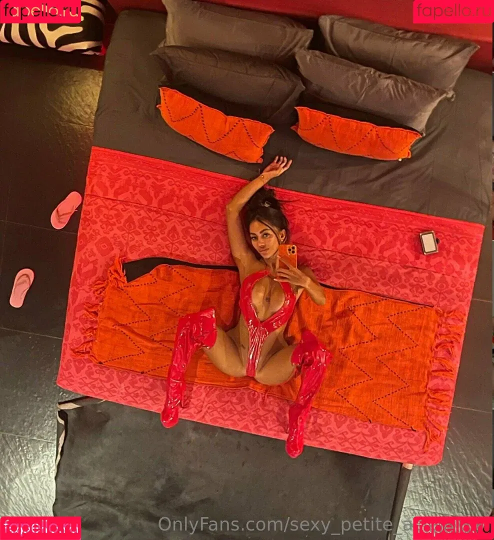 sexy_petite_asian_girl Onlyfans Photo Gallery 