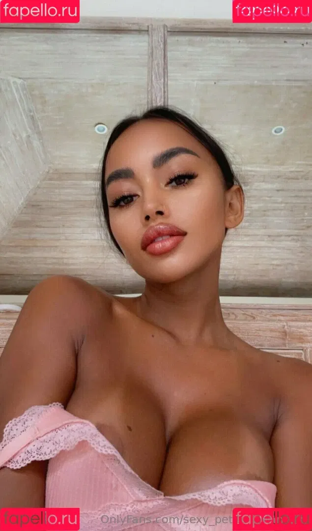sexy_petite_asian_girl Onlyfans Photo Gallery 
