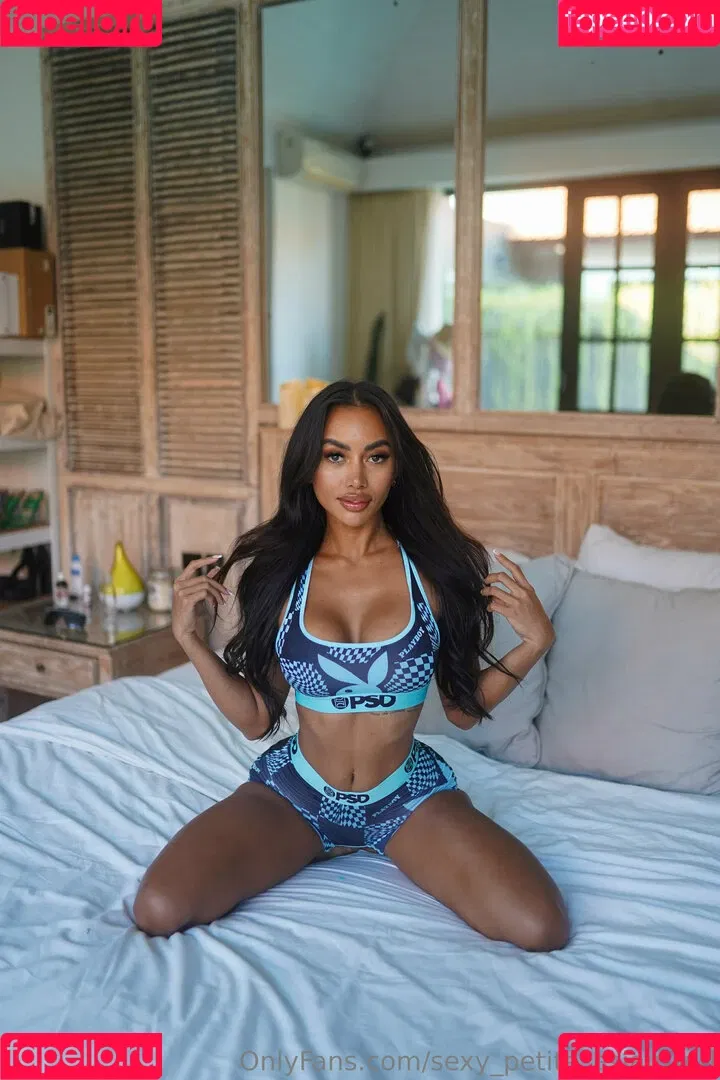 sexy_petite_asian_girl Onlyfans Photo Gallery 