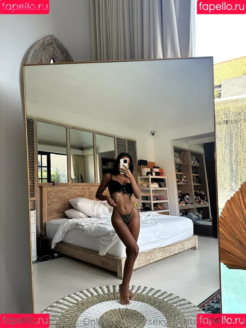 sexy_petite_asian_girl Onlyfans Photo Gallery 
