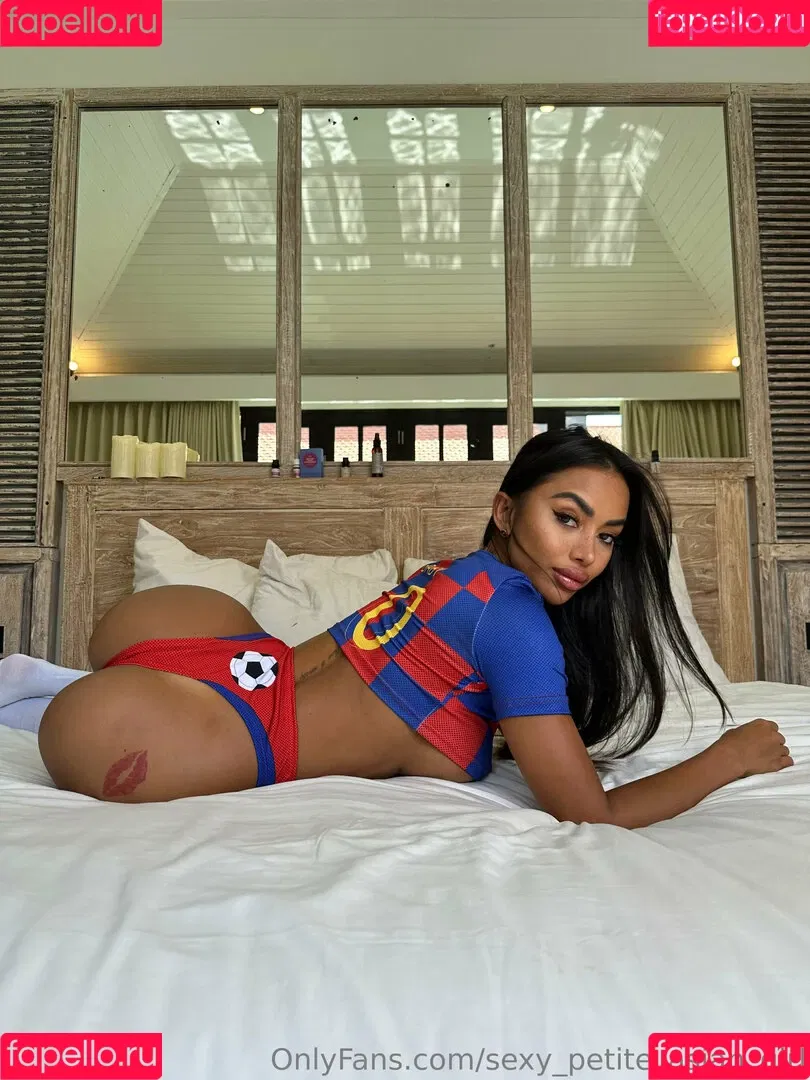 sexy_petite_asian_girl Onlyfans Photo Gallery 