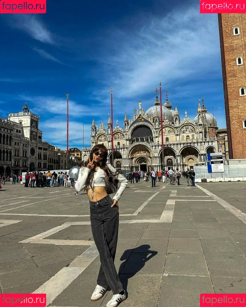 Lisa Onlyfans Photo Gallery 