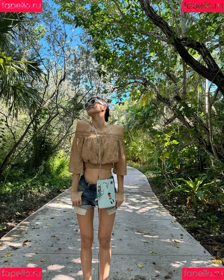 Lisa Onlyfans Photo Gallery 