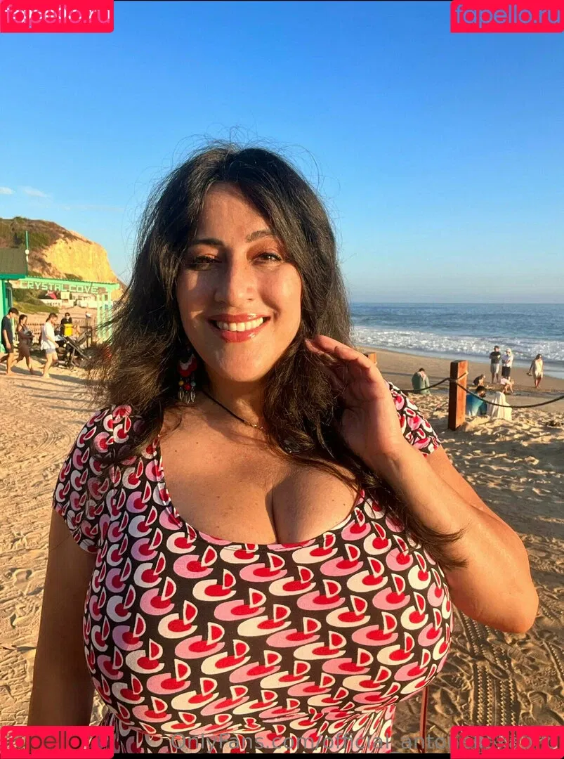 official_antonellakahllo Onlyfans Photo Gallery 