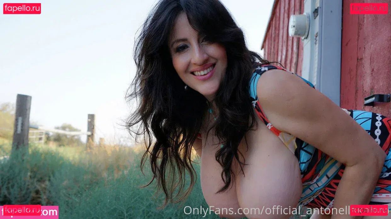official_antonellakahllo Onlyfans Photo Gallery 