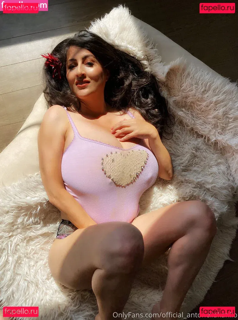 official_antonellakahllo Onlyfans Photo Gallery 