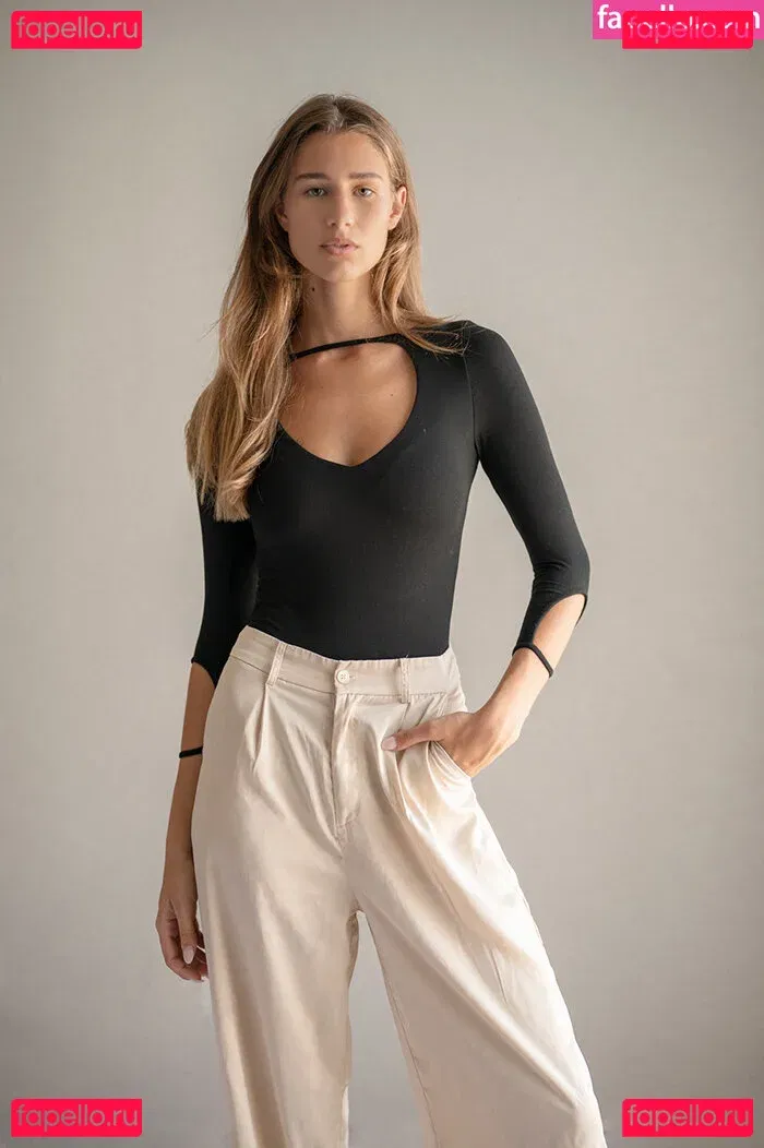 Josephine Clark Onlyfans Photo Gallery 